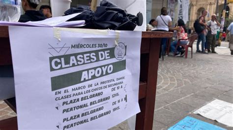 Tercer día de paro docente clase de apoyo pública para exponer el malestar