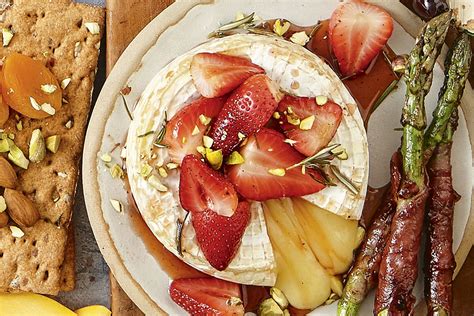 Baked Brie With Roasted Balsamic Strawberries