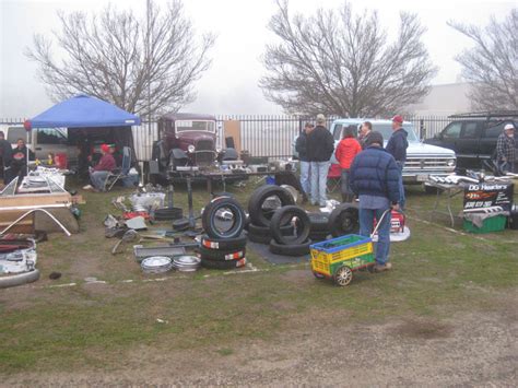 Turlock Swap Meet - the BIG ONE - January Turdlock Schwapp Meat - shitty old cars ...