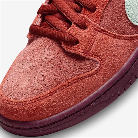 Nike SB Dunk Low Pro PRM Mystic Red and Rosewoodが国内8月28日に発売予定 DV5429