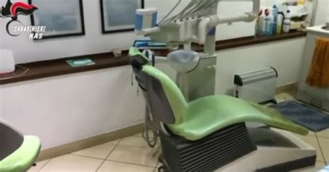 Acireale Denunciato Falso Dentista Non Aveva Mai Conseguito La Laurea