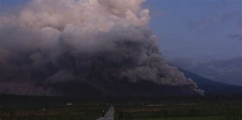 Bnpb Pastikan Erupsi Gunung Semeru Tak Sebabkan Tsunami Merdeka