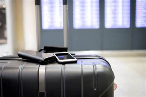 how to open away luggage