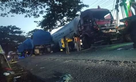 Awas Terjadi Kecelakaan Truk Di Juwana Jalur Pantura Pati Dua Arah