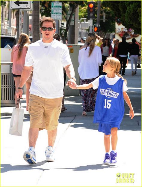 Mark Wahlberg: Daddy-Daughter Time with Ella Rae!: Photo 2684788 | Celebrity Babies, Mark ...