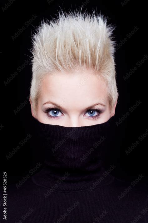 profile of young beautiful blonde woman with short hair Stock Photo ...