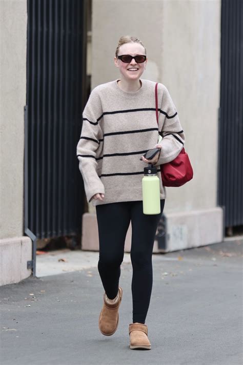 Dakota Fanning Clothes And Outfits Star Style Celebrity Fashion