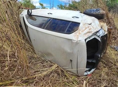 Policial militar se envolve em acidente após tentar desviar de animal