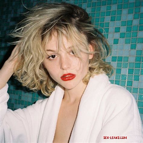 Emily Alyn Lind Topless Sex Leaks