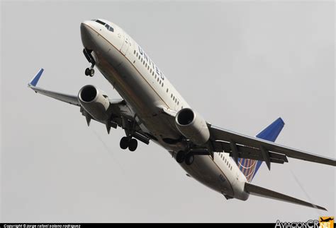 N76519 United Airlines Boeing 737 824 AviacionCR Net