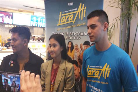 Foto Pre Screening Lara Ati Dengan Para Cast Dari Bayu Skak Hingga