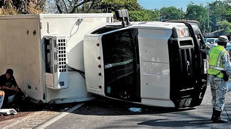 Vuelca Una Camioneta Sobre La Autopista Cuernavaca Acapulco Noticias