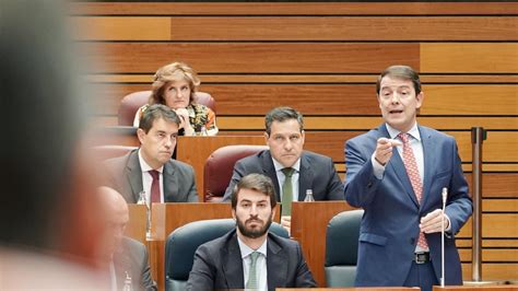 Mañueco carga contra el sanchismo y Tudanca le afea que su Gobierno sea