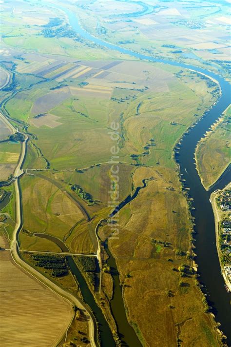 Luftbild Tangermünde Uferbereiche am Flußverlauf der Elbe in