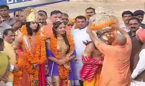 In Pics Lord Ram Sita And Laxman Arrive By ‘pushpak Viman In Ayodhya