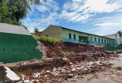 Forte Chuva Derruba Muro De Escola E Deixa Ruas Alagadas Em Bairros De