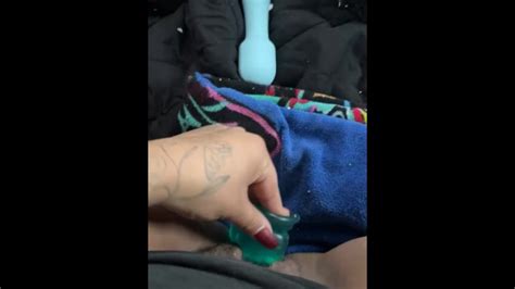 Amateur Juega Con Consolador y Vibrador Solo En Público Pornhub