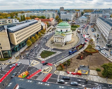 Nowy Plac Trzech Krzy Y Bezpieczniej Ale Ci Gle Rz Dz Samochody