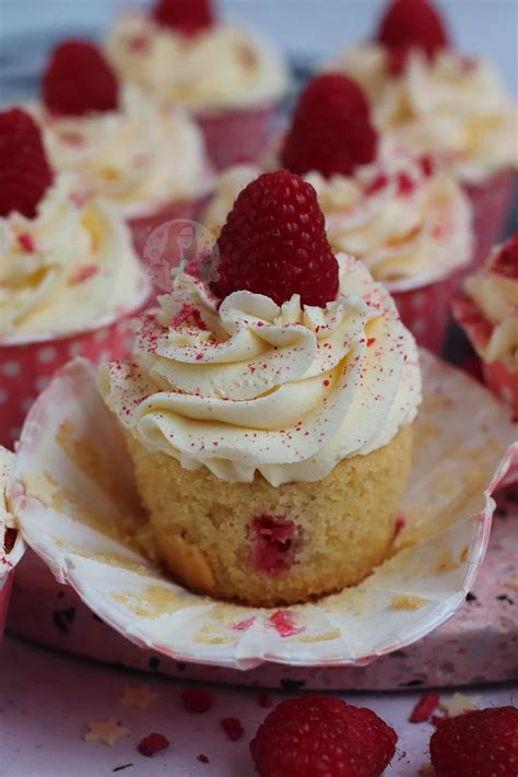 White Chocolate Raspberry Cupcakes Janes Patisserie