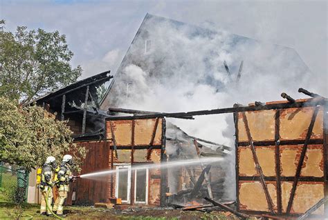 Scheunenbrand In Wiesen Flammen Drohen Auf Wohnhaus Berzugreifen