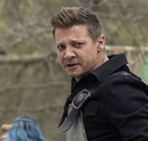 Filmagem do resgate de Jeremy Renner após grave acidente é