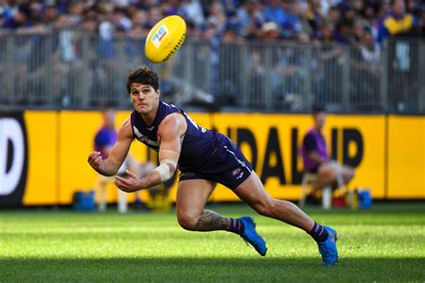 Lachie Schultz Of The Dockers Dives For The Mark During The Afl Match