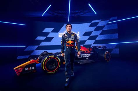 Red Bull anuncia los días de Checo Pérez y Verstappen para los test 2024