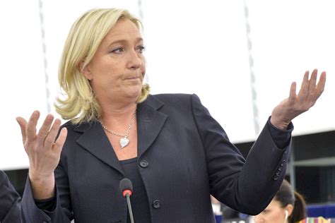 Soup Ons D Emplois Fictifs Au Parlement Europ En Marine Le Pen A