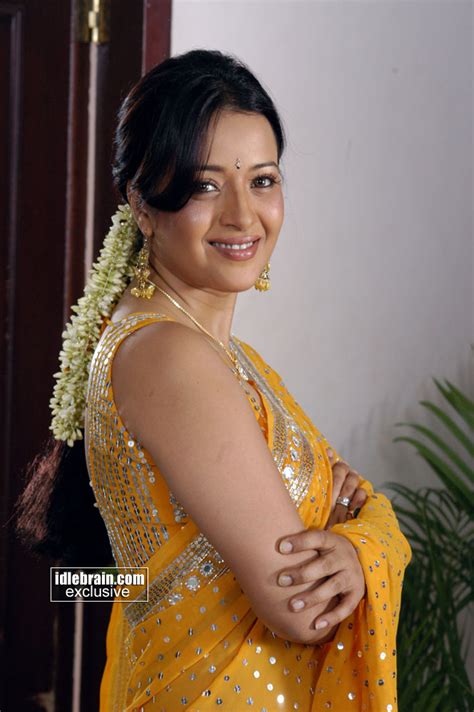 Reema Sen Hot In Yellow Saree With Sleveless Blouse Girl Tattoos Designs Gallery Reema Sen