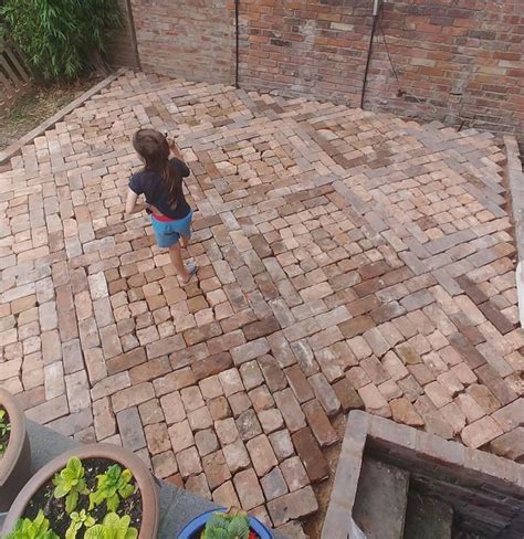 How To Lay A Patio From Reclaimed Bricks Alice De Araujo Laying A