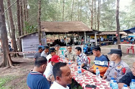 Objek Wisata Pantai Sasak Pasaman Barat Ramai Pengunjung ANTARA Sumbar