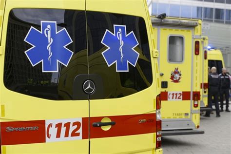 Une Fille De Ans D C De Apr S Tre Tomb E Dans Un Lac En Flandre L