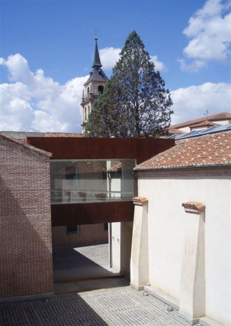 Patio del Antiguo Hospital de Santa María la Rica Alcalá en blog