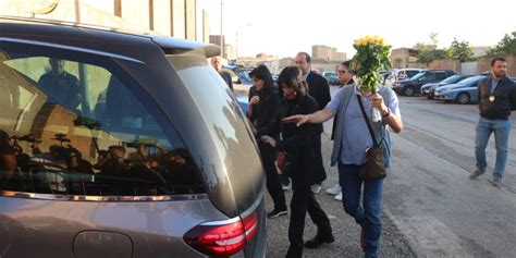 Il Carro Funebre Con La Salma Di Matteo Messina Denaro Arrivato Al