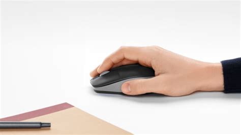 Logitech M190 Wireless Mouse - Full Size Curve Design