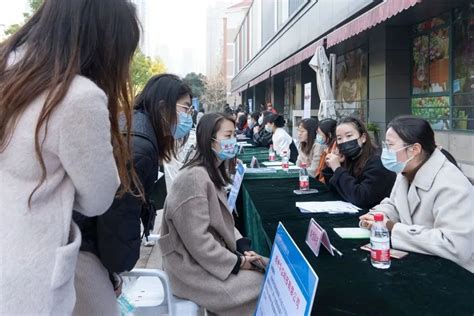 巾帼展风采，这场专场招聘会春意盎然！