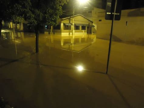 G1 Chuva causa alagamentos em Santa Cruz do Rio Pardo SP notícias