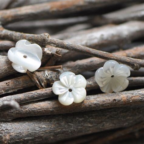 10pcs White Mother Of Pearl Flowers Carved Shell Flowers By Nbeads