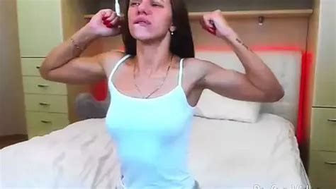 Heiße MILF beugt Bizeps xHamster