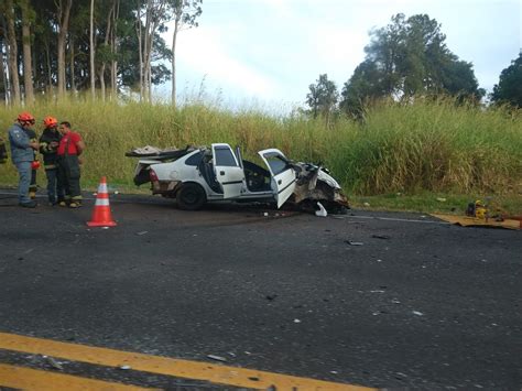 Acidente Entre Caminh O E Carro Mata Uma Pessoa Em Rodovia De Mar Lia