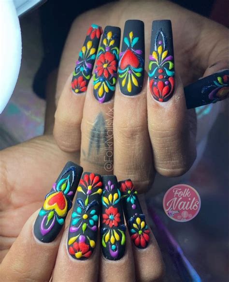 Pin de DlrKarla en Crazy Nails Dar en el clavo Uñas mexicanas