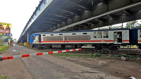 Lovely Railway Crossing Bell Sound In Sri Lanka Railways Youtube