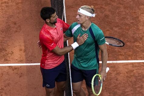 Djokovic vient à bout de Davidovich Fokina et passe au quatrième tour à