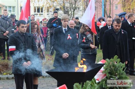 Listopada Wi To Niepodleg O Ci Marsz Sk Adanie Kwiat W