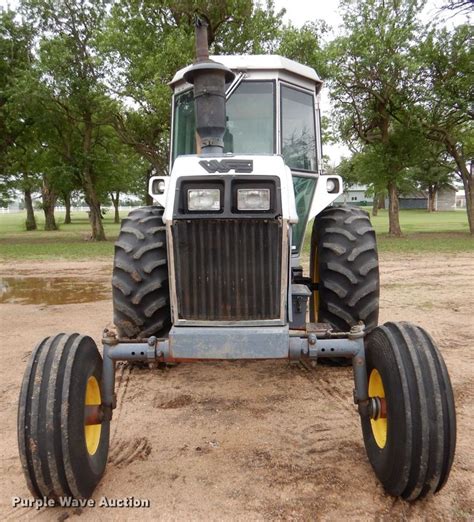 1981 White 2-85 tractor in Kinsley, KS | Item LP9290 sold | Purple Wave