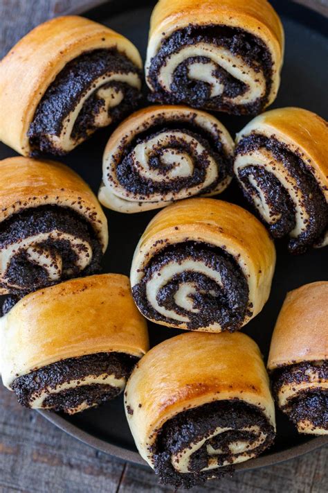 Quick Poppy Seed Rolls (Video) - Momsdish