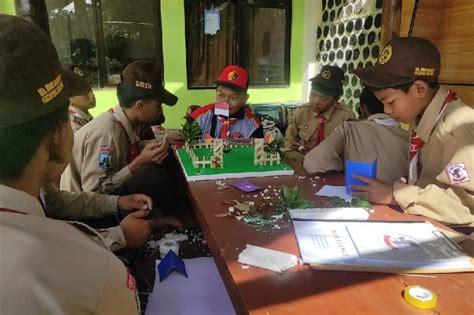 ASAH KREATIFITAS SISWA PELATIHAN HASTA KARYA PEMBUATAN MINIATUR TENDA