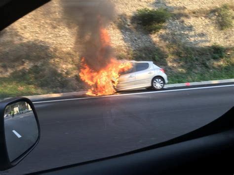 VIDEO Une Voiture Prend Feu Sur L Autoroute A8 Nice Matin