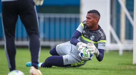 Goleiro do Grêmio desperta interesse de clube da Série A O Bairrista