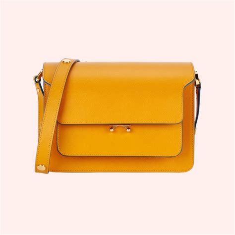 Bolso amarillo con qué outfit combinar Project Glam